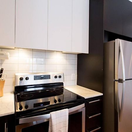 Sleek Condo In The Heart Of Little Italy By Den Stays Montréal Eksteriør bilde