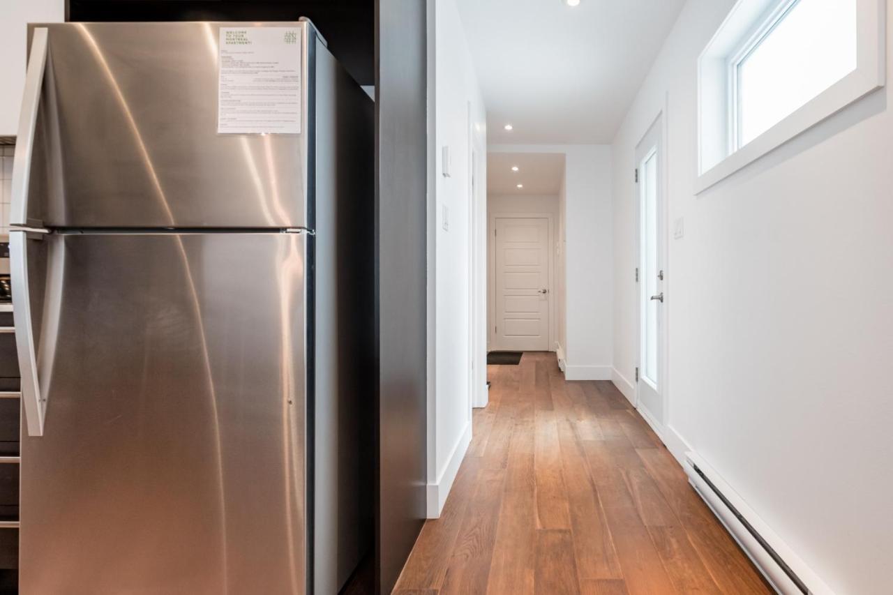 Sleek Condo In The Heart Of Little Italy By Den Stays Montréal Rom bilde