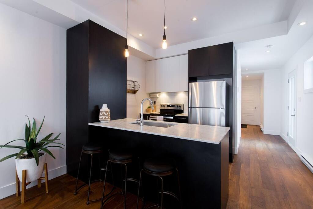 Sleek Condo In The Heart Of Little Italy By Den Stays Montréal Eksteriør bilde