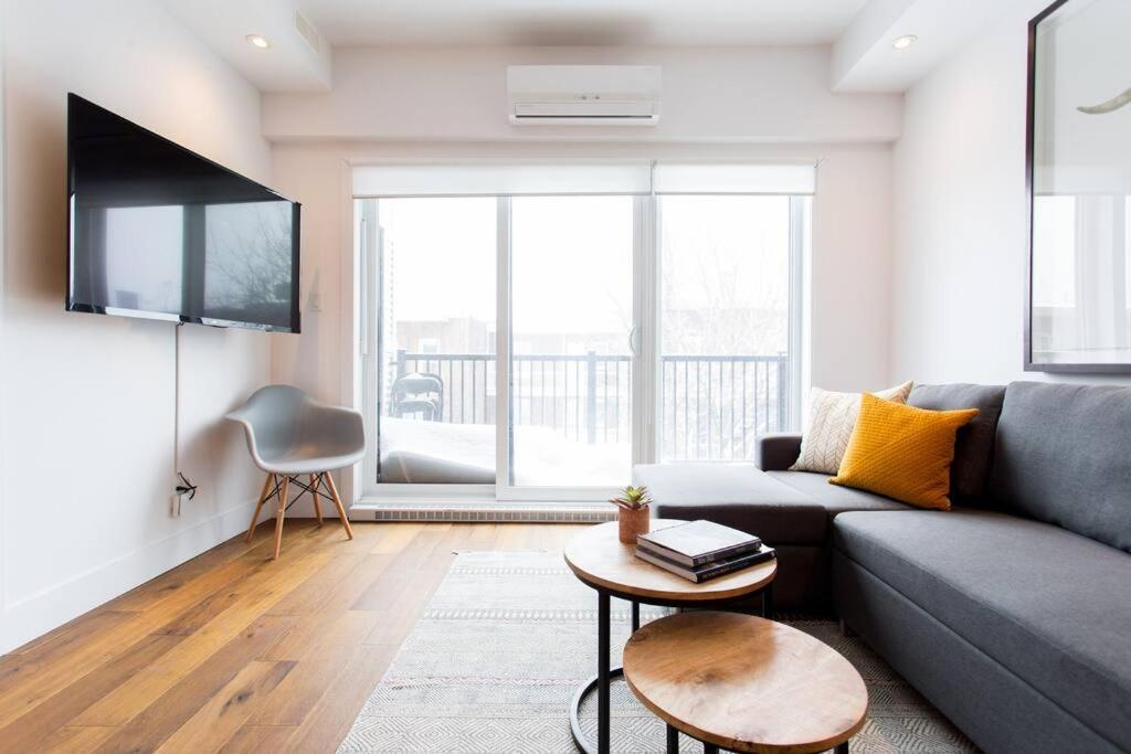 Sleek Condo In The Heart Of Little Italy By Den Stays Montréal Eksteriør bilde