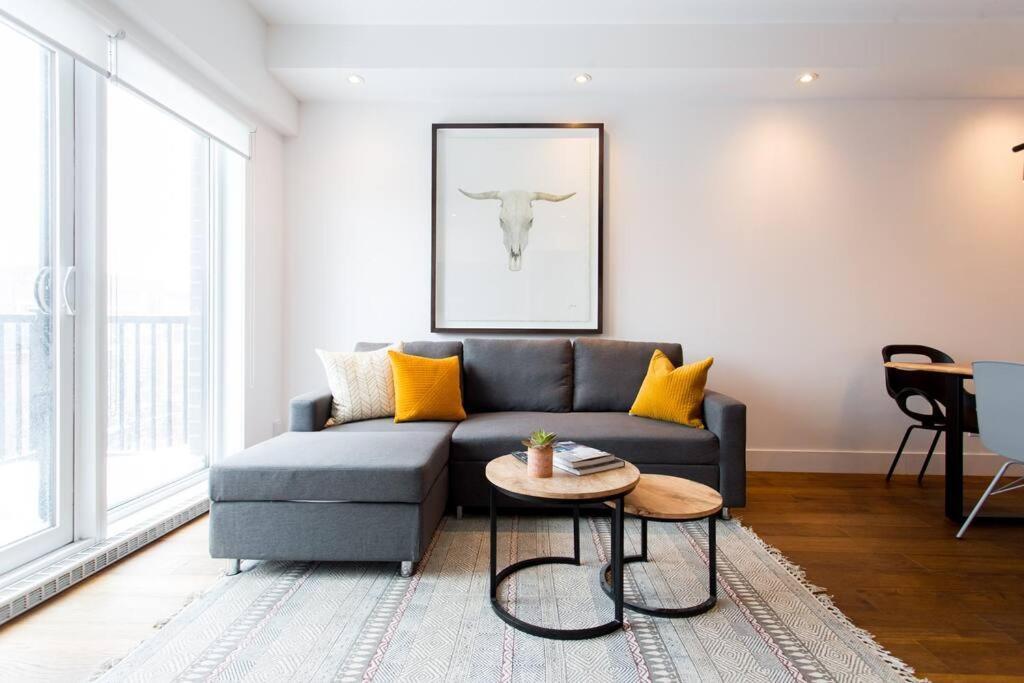 Sleek Condo In The Heart Of Little Italy By Den Stays Montréal Eksteriør bilde