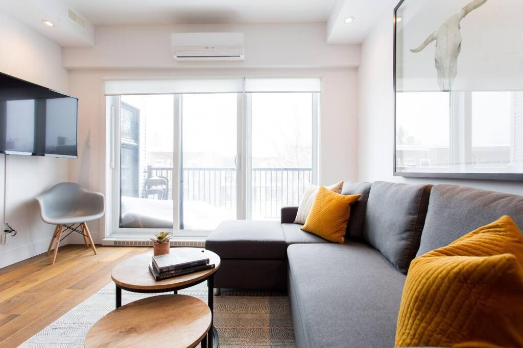 Sleek Condo In The Heart Of Little Italy By Den Stays Montréal Eksteriør bilde