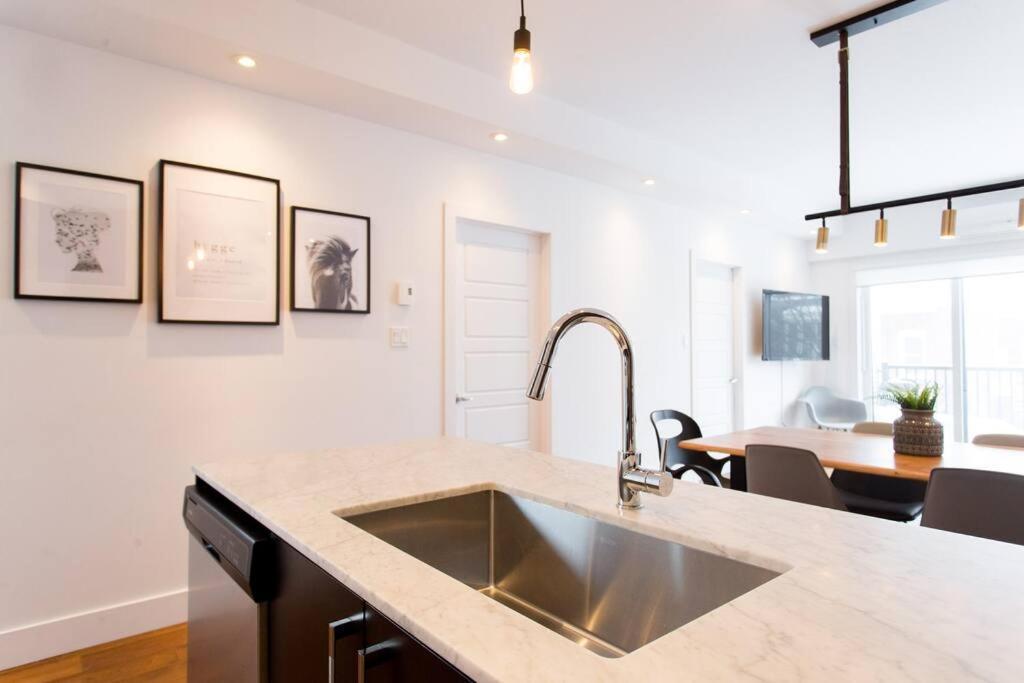 Sleek Condo In The Heart Of Little Italy By Den Stays Montréal Eksteriør bilde