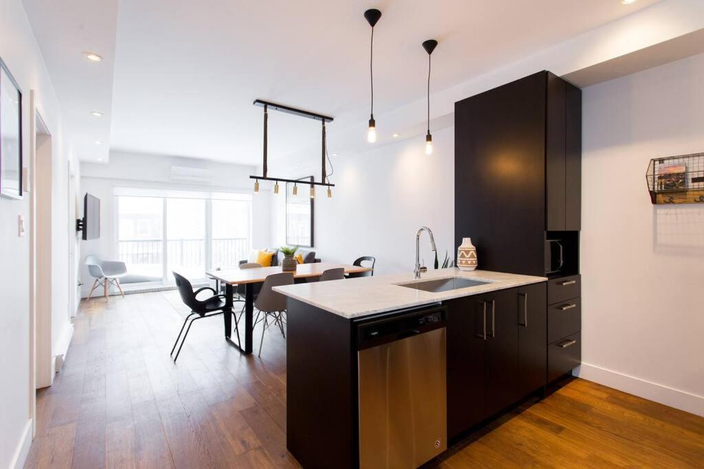 Sleek Condo In The Heart Of Little Italy By Den Stays Montréal Eksteriør bilde